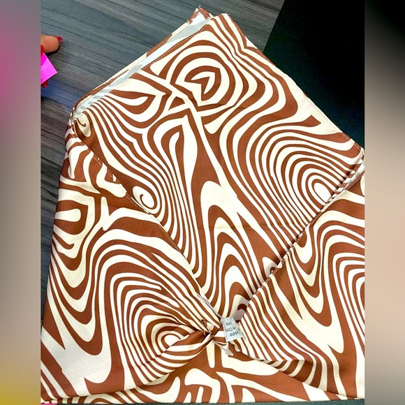 Urban Outfitters Scarf - Picture 2 of 3